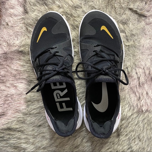 Nike Free Runs - Picture 3 of 7